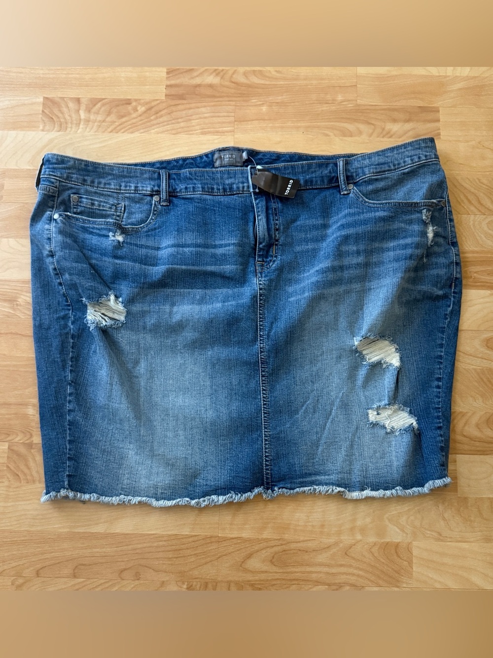 NWT Torrid distressed blue denim skirt with frayed raw hem size 30